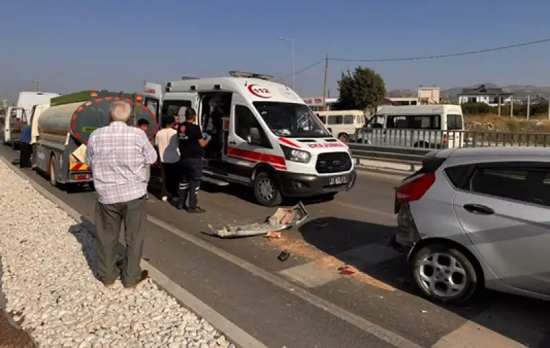 Kuzeytepe Üstgeçidinde 3 Araç Çarpıştı!