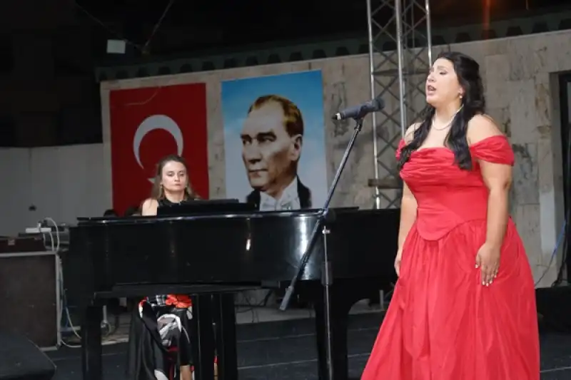 Operanın Seçkin örnekleri Amfi Tiyatro’da çınladı