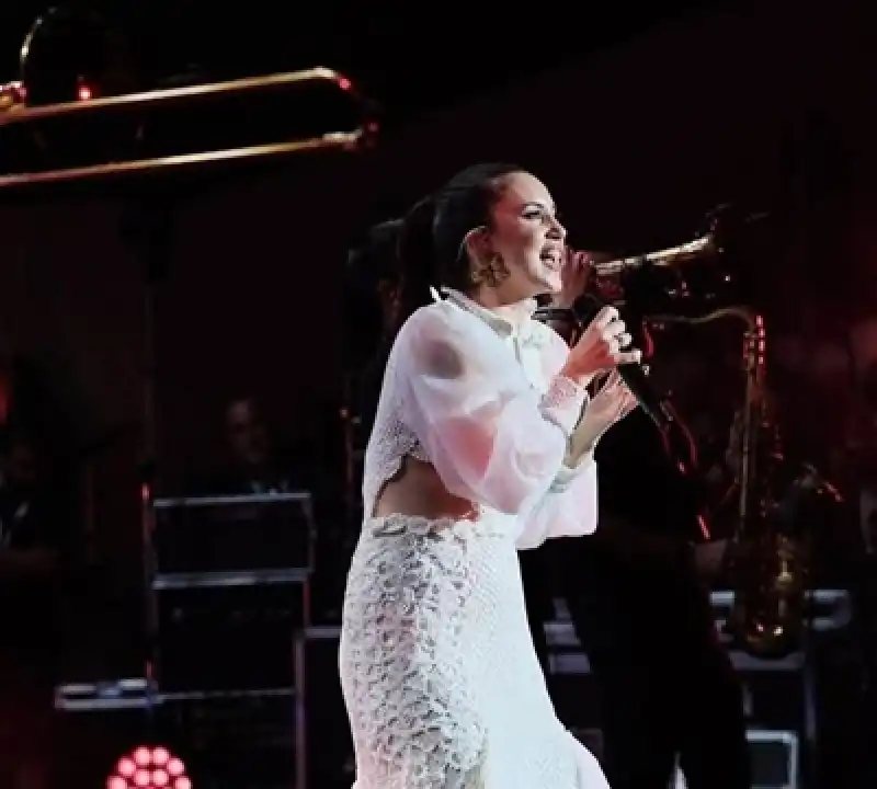 Karsu, Hatay’daki Dayanışma Konserinde Sevilen Eserlerini Seslendirdi