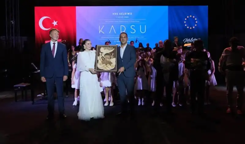 Karsu, Hatay’daki Dayanışma Konserinde Sevilen Eserlerini Seslendirdi
