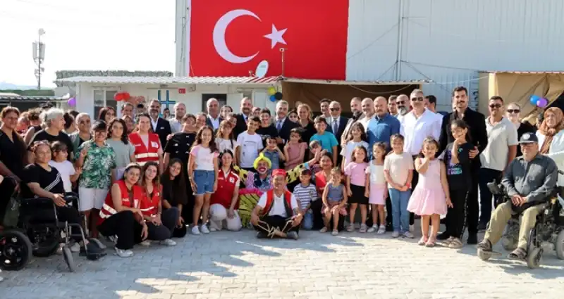 Çilem Ablaları Öksüz Ve Yetim Çocukların Yüzünü Güldürdü