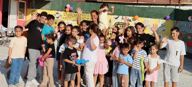 Çilem Ablaları Öksüz Ve Yetim Çocukların Yüzünü Güldürdü