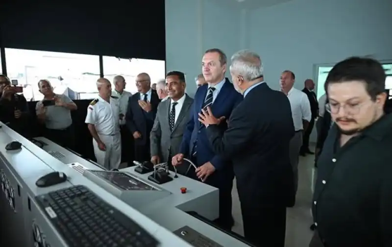 İSTE’ye Köprü üstü, Makine Dairesi Ve GMDSS Simülatörü