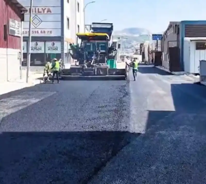 Yeni Sanayi Sitesi Asfalt çalışmaları 