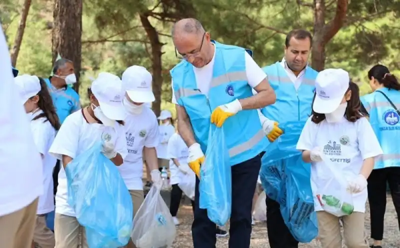 Başkan Yapar, Dünya Temizlik Günü’nde öğrencilerle Bir Araya Geldi