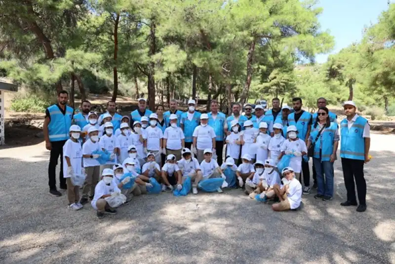 Başkan Yapar, Dünya Temizlik Günü’nde öğrencilerle Bir Araya Geldi