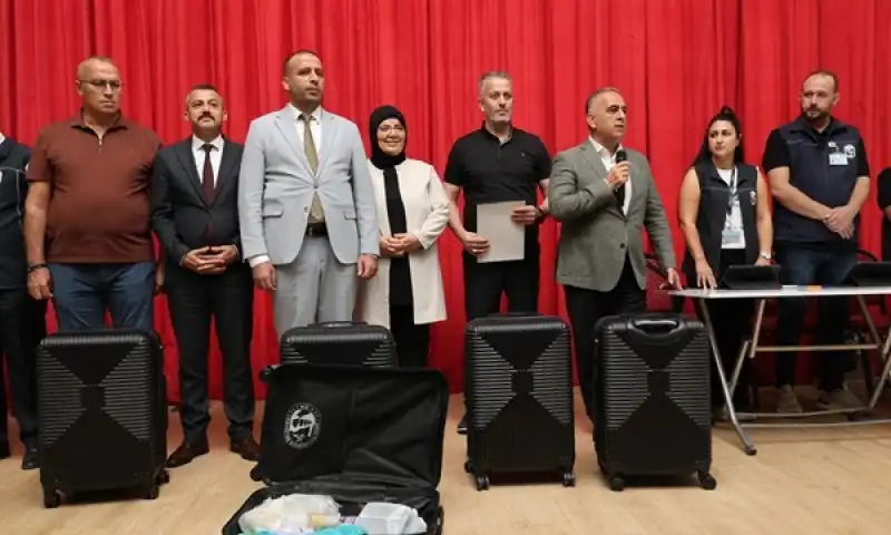 HBB 15 Ilçede üniversiteli Gençlere Bavul Dağıttı