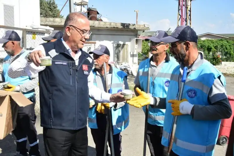 Başkan Yapar’dan Saha çalışanlarına Ve öğrencilere Jest