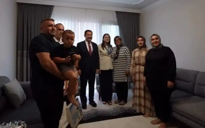 Masatlı Çifti, Yeni Evine Yerleşen Yurdagül Ailesini Ziyaret Etti