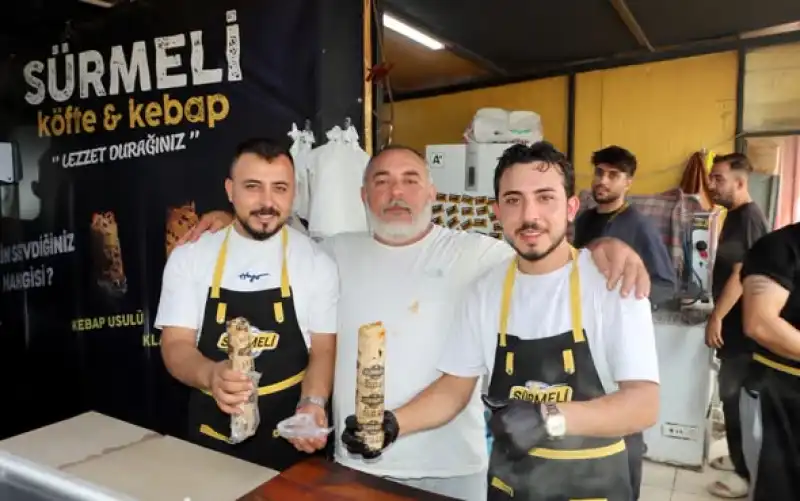Gün Boyu Ücretsiz Döner Dağıttılar