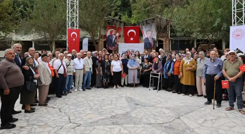 Başkan Yapar, 1 Ekim Dünya Yaşlılar Günü Programına Katıldı