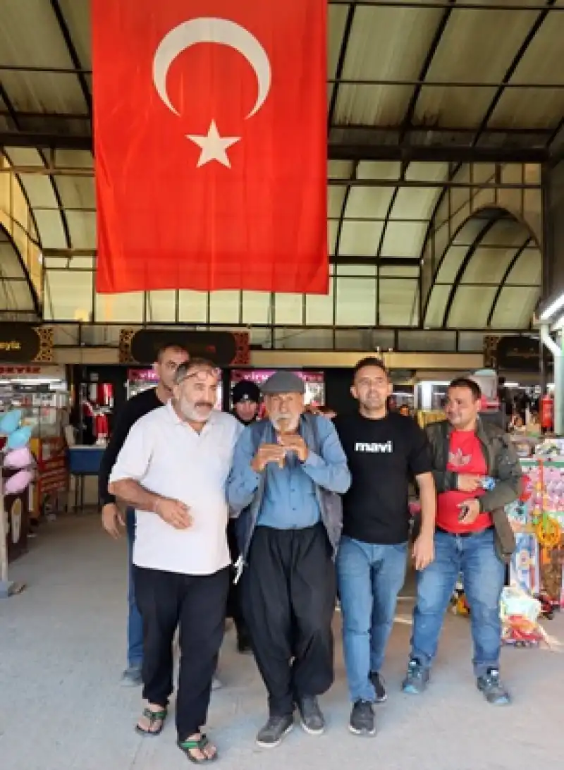 Kaval Sesiyle Uzun Çarşı’da Gönüllere Dokunan Ali İpek