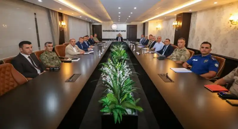 Cilvegözü’nde Tır Kuyruğu İçin Gece Mesaisi
