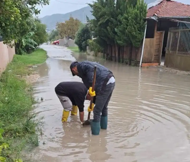 Samandağ’da Sağanak Yağış Sonrası Ekipler Seferber Oldu