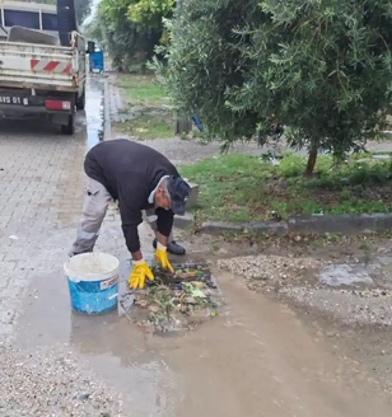 Samandağ’da Sağanak Yağış Sonrası Ekipler Seferber Oldu