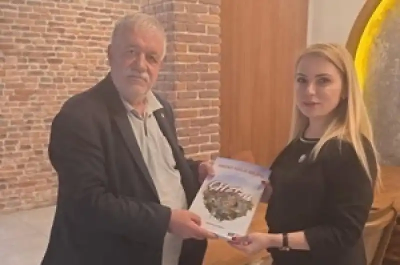 Kalaycıoğlu’ndan AŞAV Hatay şube Başkanı Can’a “Hatay Halk Bilimi” Kitabı