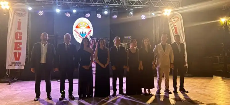 İskenderun’da Coşkulu Gece: İGEV Cumhuriyet Balosu’nda Kurtalan Ekspres Rüzgârı Esti 