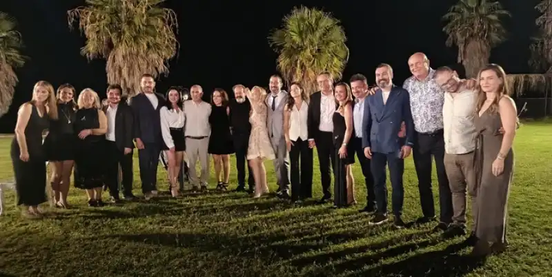 İskenderun’da Coşkulu Gece: İGEV Cumhuriyet Balosu’nda Kurtalan Ekspres Rüzgârı Esti