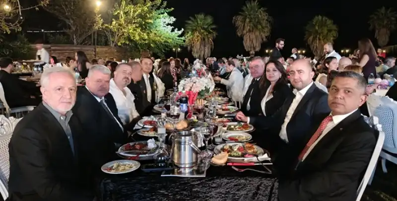 İskenderun’da Coşkulu Gece: İGEV Cumhuriyet Balosu’nda Kurtalan Ekspres Rüzgârı Esti