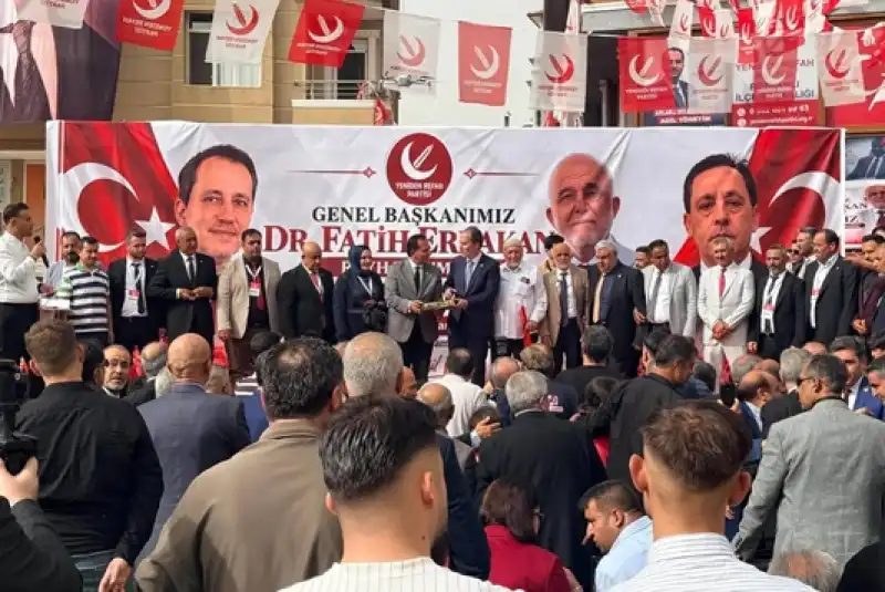 DR. Fatih Erbakan’ın Katılımıyla Reyhanlı Yeniden Refah Partisi Ilçe Binası Açıldı