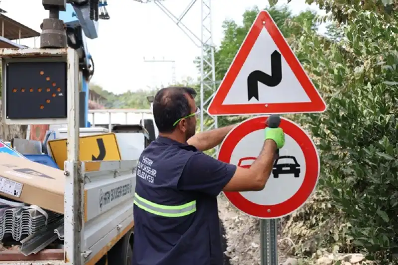 HBB, Defne Sinanlı Yolu’nda Trafik Güvenliğini Artırıyor
