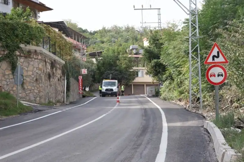 HBB, Defne Sinanlı Yolu’nda Trafik Güvenliğini Artırıyor