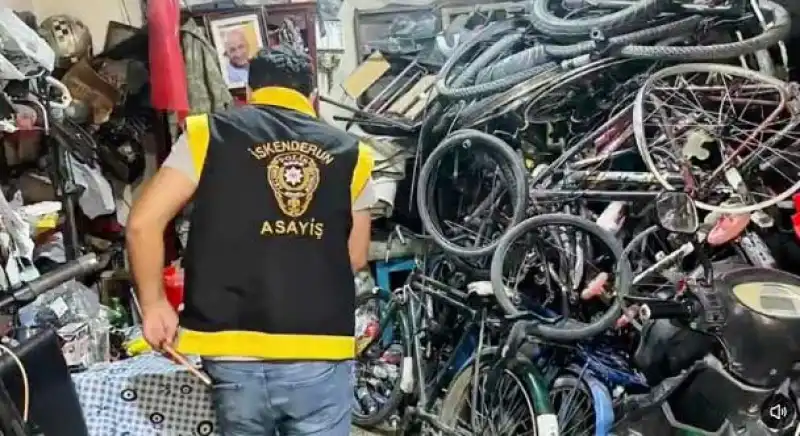 Polis, Motosiklet Tamirhaneleri Ve Yedek Parça Satıcılarını Markaja Aldı
