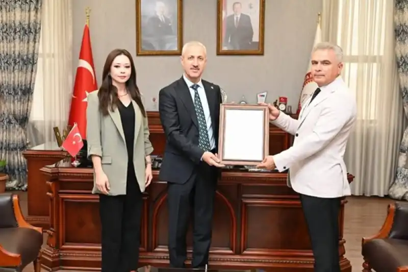 Marka Tescil Belgesi, HLMKÜ Rektörü Prof. Dr. Veysel Eren’e Takdim Edildi.