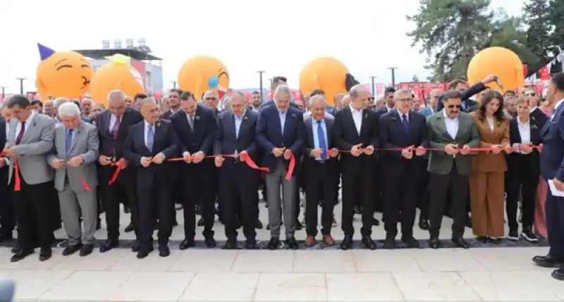 Altınözü’ne Yeni Kent Meydanı
