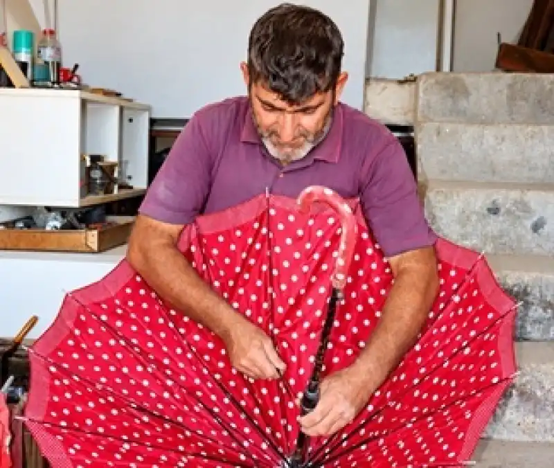 Şemsiye Tamirciliğinin Son Ustası Zamana Direniyor