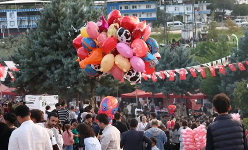 Zeytin Festivali’nde Lezzet Ve Eğlence Bir Arada