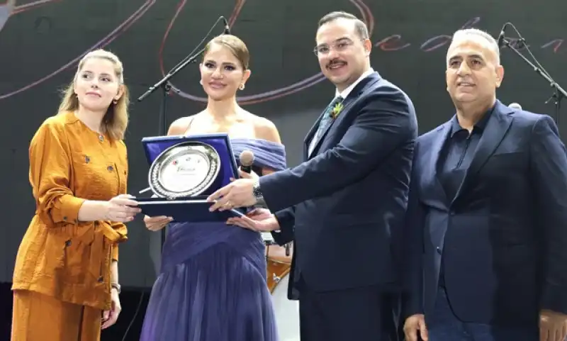 Festival’de Derya Bedavacı Rüzgârı