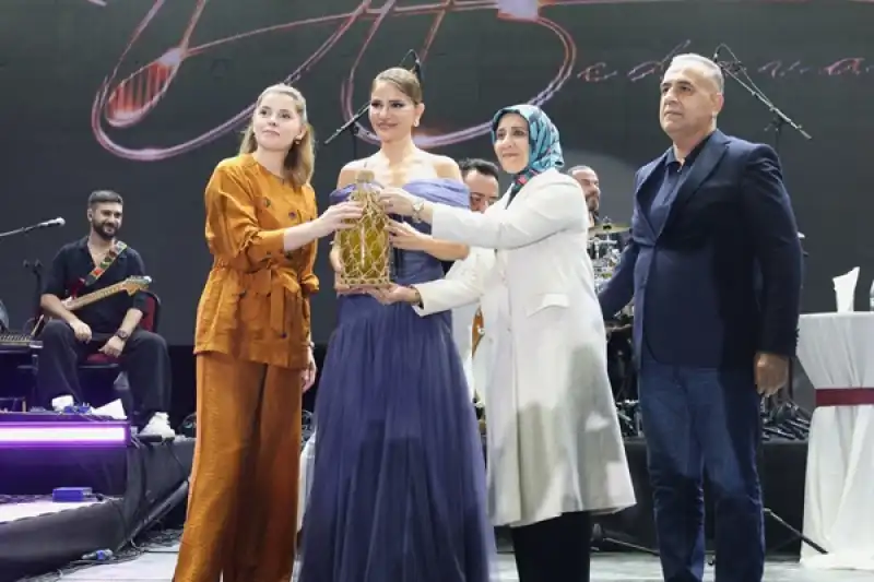 Festival’de Derya Bedavacı Rüzgârı