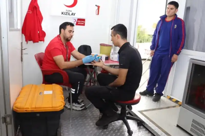 Hatay Jandarma Personelinden Kan Bağışı