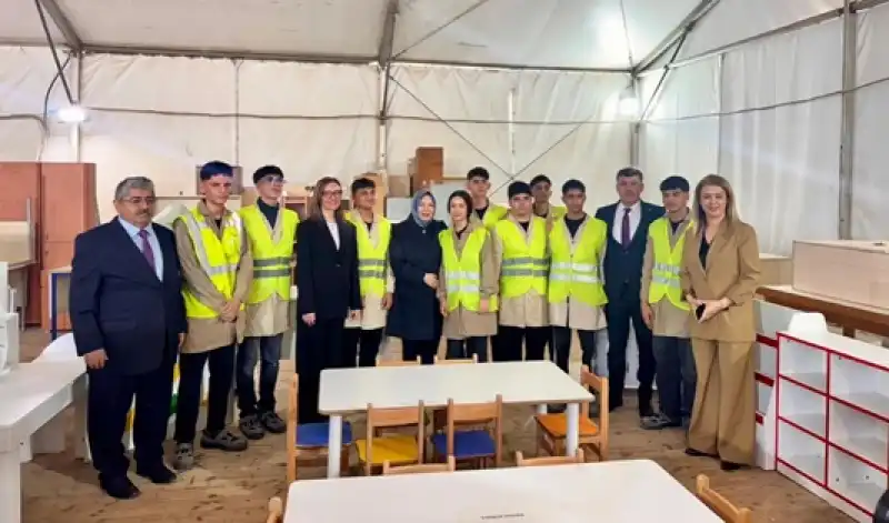 19 Bin 200 Okul Mobilyası Hatay’daki Bin 311 Okula Ulaştırıldı