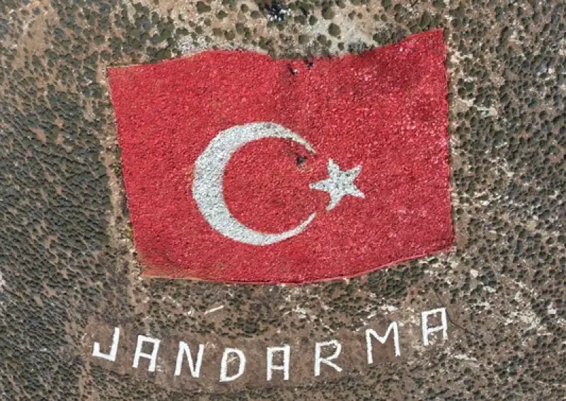 HBB’den 29 Ekim Cumhuriyet Bayramı’na özel Türk Bayrağı Boyama çalışması