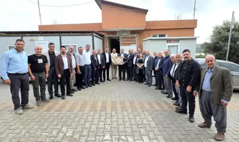 Hatay Muhtarlar Derneği’nden İl Sağlık Müdürü Sönmez’e Teşekkür Plaketi