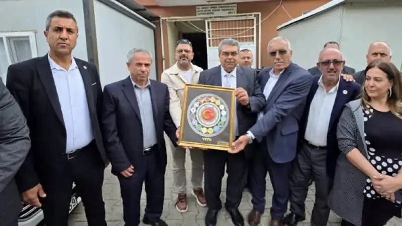 Hatay Muhtarlar Derneği’nden İl Sağlık Müdürü Sönmez’e Teşekkür Plaketi