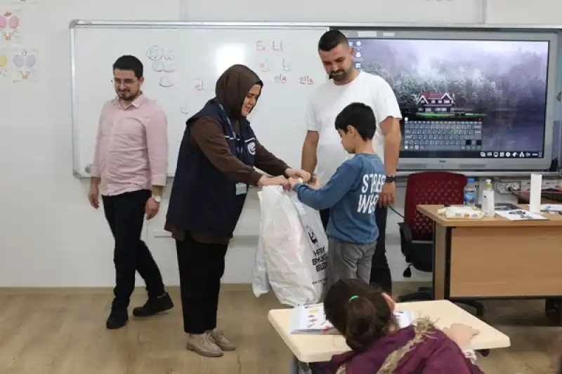 HBB’den özel Eğitim Gören öğrencilere Kıyafet Ve Kırtasiye Desteği