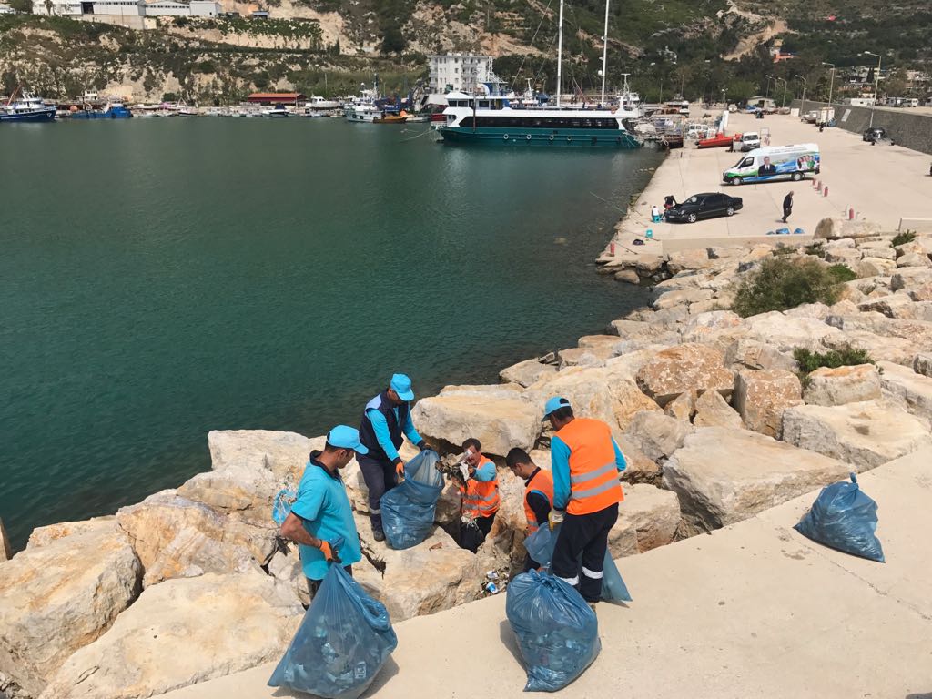 Mobil temizlik ekibi Hatayın her tarafında iş başında