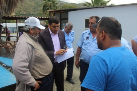 Ruhsatsız ve kaçak büfeler yıkıldı