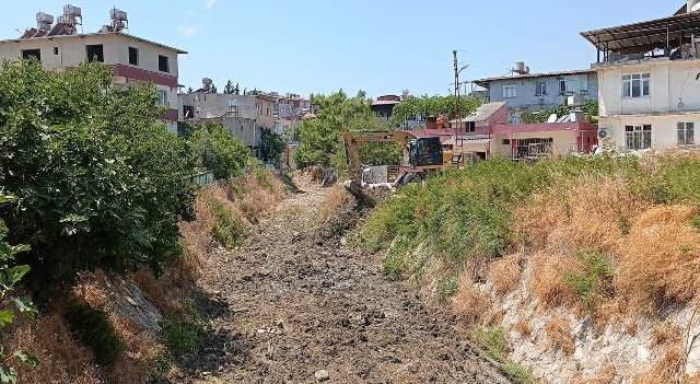 Sel riskine karşı dereler temizleniyor