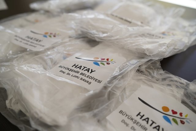 Hatay Büyükşehir Belediyesi maske dağıtımına başladı