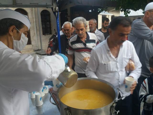 Günde 1500 kişiye ücretsiz çorba servisi