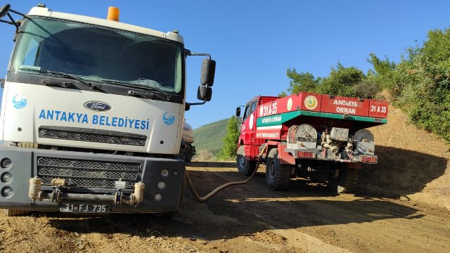 Antakya Belediyesinden yangın söndürme çalışmalarına destek