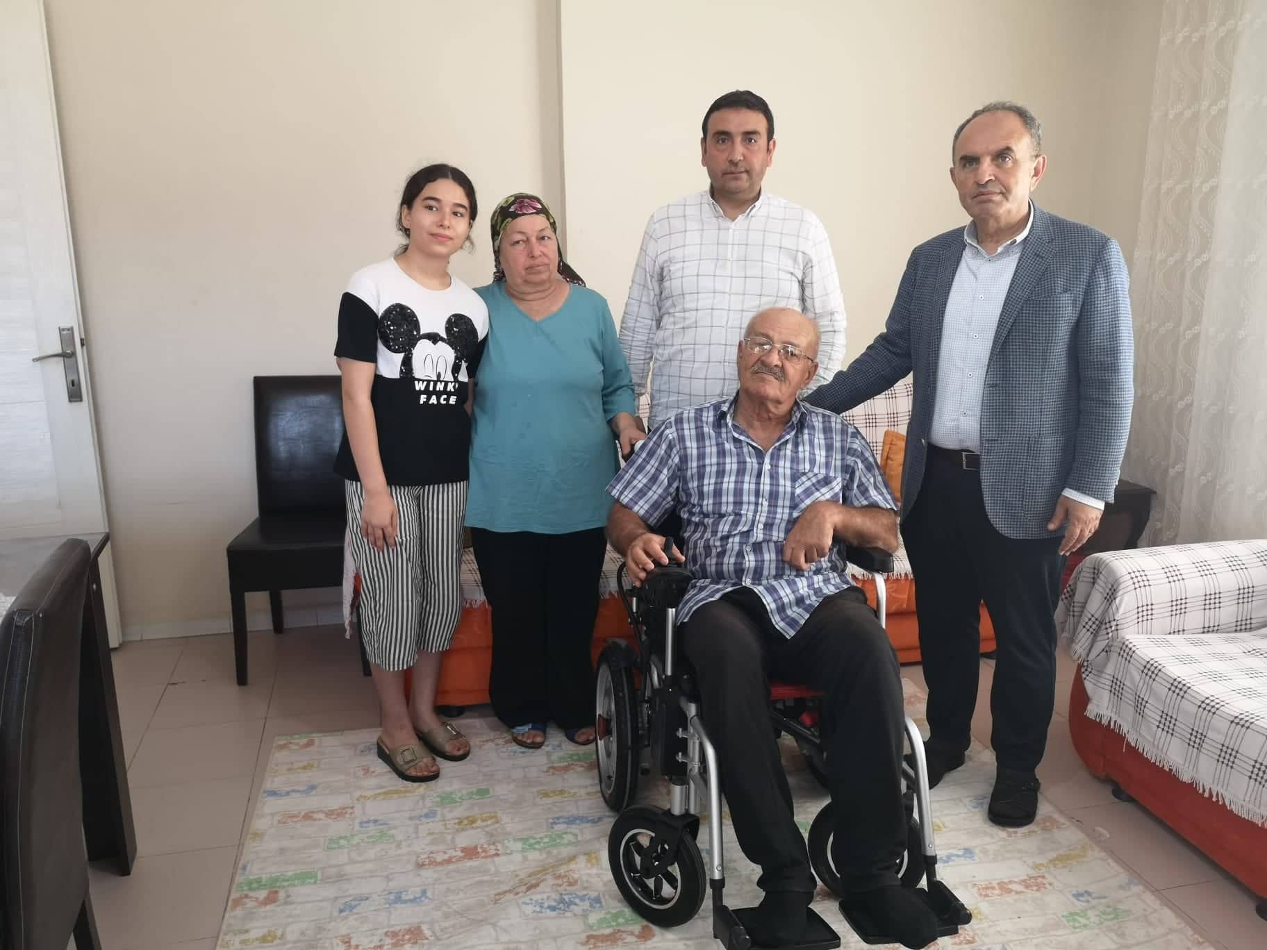 Gazeteci Hurşit Hırçın’ın, akülü tekerlekli sandalyesi teslim edildi