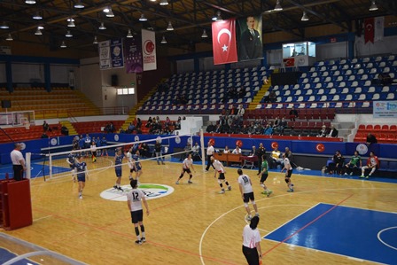 HBB Erkek voleybol takımı play offta 