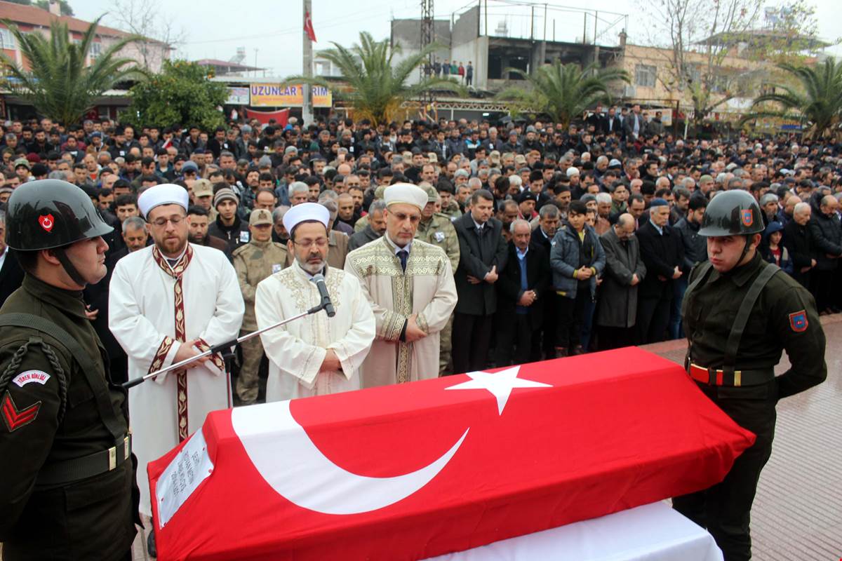 Ateş düştüğü yeri yakıyor