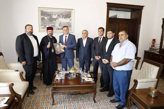 Başkan Savaş Ermeni Patriklik Kaymakamını ağırladı