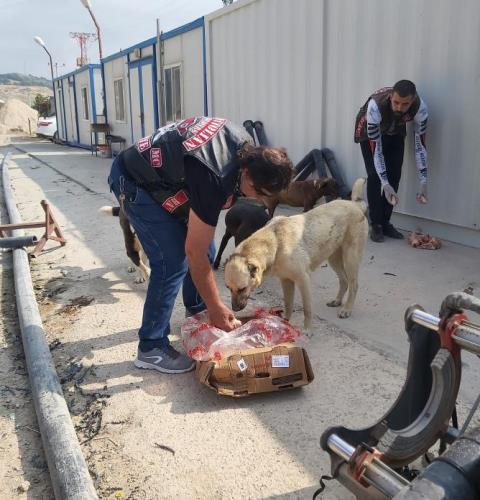 Sessiz dostları unutmadılar